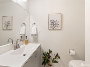 4330 W Lake Sammamish Prkway Parkway SE G114, Issaquah WA 98027