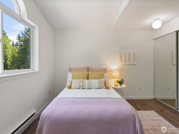 4330 W Lake Sammamish Prkway Parkway SE G114, Issaquah WA 98027