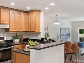 4330 W Lake Sammamish Prkway Parkway SE G114, Issaquah WA 98027