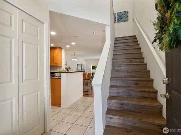 4330 W Lake Sammamish Prkway Parkway SE G114, Issaquah WA 98027