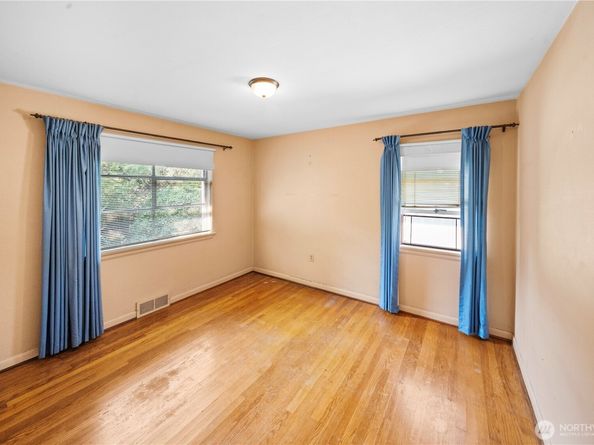 2518 36th Avenue W, Seattle WA 98199