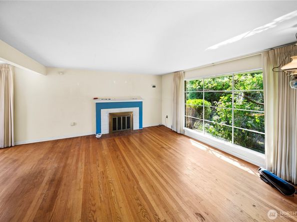 2518 36th Avenue W, Seattle WA 98199