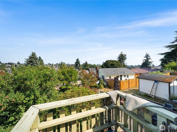 2518 36th Avenue W, Seattle WA 98199