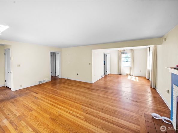 2518 36th Avenue W, Seattle WA 98199