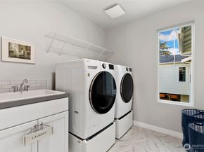 9898 5th Lane SW 23, Seattle WA 98106