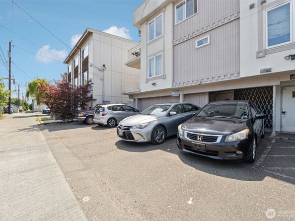 5624 Roosevelt Way NE 202, Seattle WA 98105
