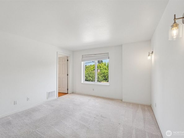 5624 Roosevelt Way NE 202, Seattle WA 98105