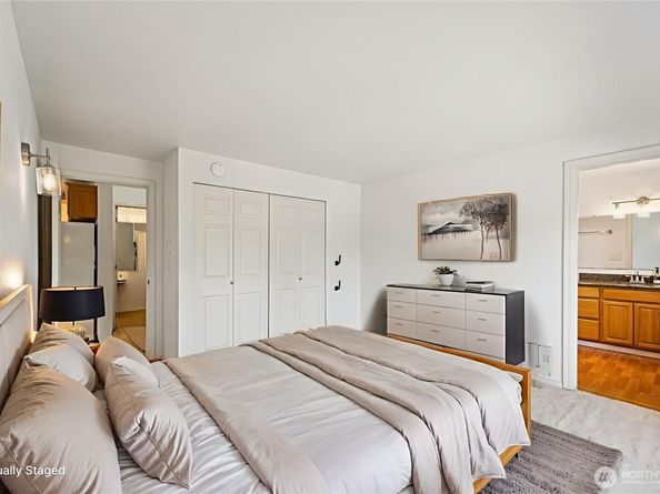 5624 Roosevelt Way NE 202, Seattle WA 98105