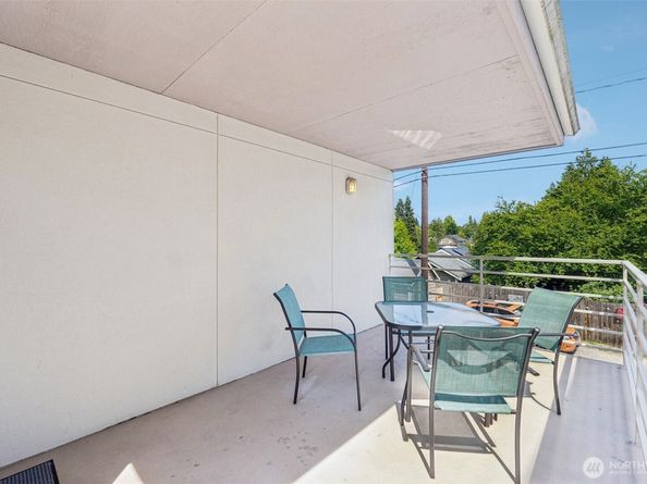 5624 Roosevelt Way NE 202, Seattle WA 98105