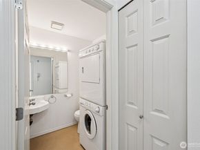 5624 Roosevelt Way NE 202, Seattle WA 98105