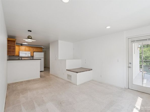 5624 Roosevelt Way NE 202, Seattle WA 98105