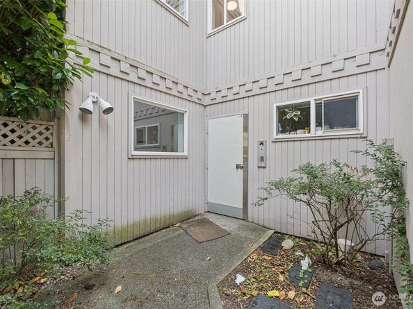 5624 Roosevelt Way NE 202, Seattle WA 98105