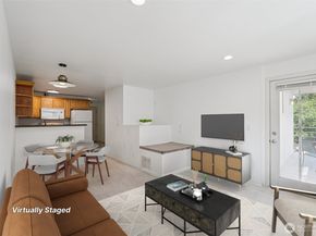 5624 Roosevelt Way NE 202, Seattle WA 98105