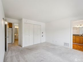 5624 Roosevelt Way NE 202, Seattle WA 98105
