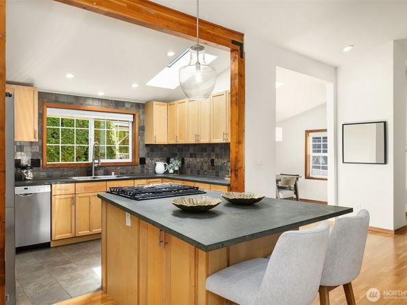 537 30th Avenue E, Seattle WA 98112