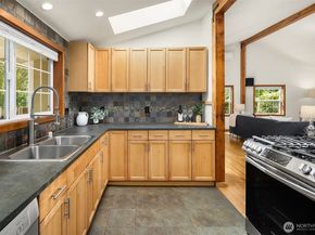 537 30th Avenue E, Seattle WA 98112