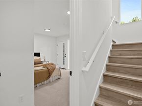 8324 16th Avenue NW D, Seattle WA 98117