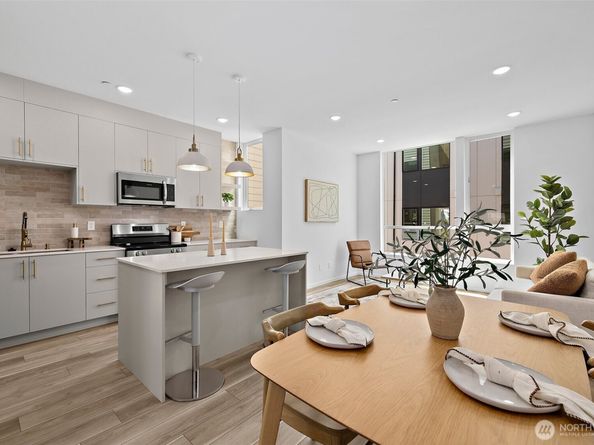 8324 16th Avenue NW D, Seattle WA 98117