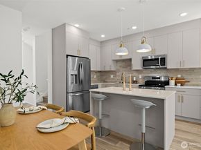 8324 16th Avenue NW D, Seattle WA 98117