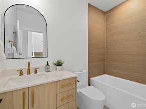 8324 16th Avenue NW D, Seattle WA 98117