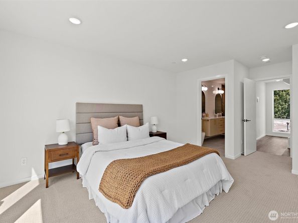 8324 16th Avenue NW D, Seattle WA 98117