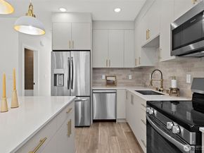 8324 16th Avenue NW D, Seattle WA 98117