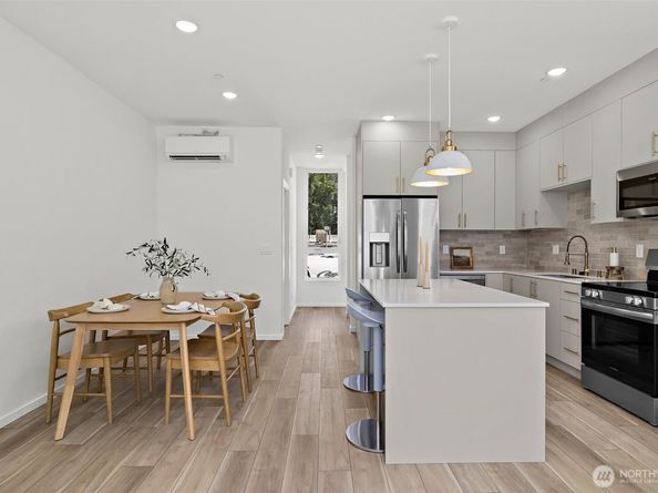 8324 16th Avenue NW D, Seattle WA 98117