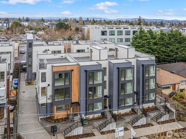 8324 16th Avenue NW D, Seattle WA 98117