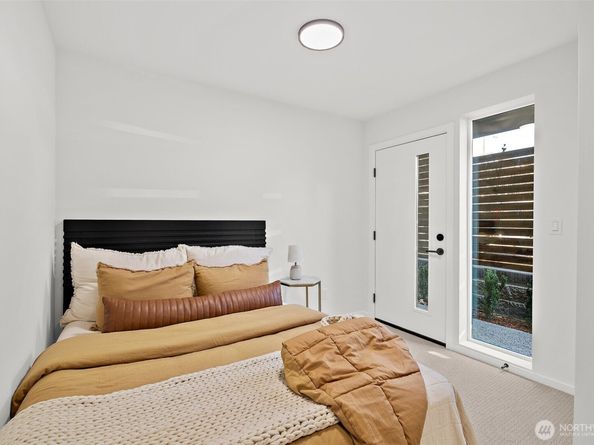 8324 16th Avenue NW D, Seattle WA 98117