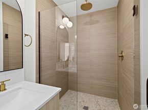 8324 16th Avenue NW D, Seattle WA 98117
