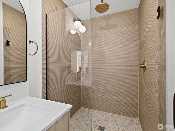 8324 16th Avenue NW D, Seattle WA 98117