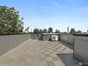 8324 16th Avenue NW D, Seattle WA 98117