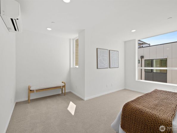 8324 16th Avenue NW D, Seattle WA 98117