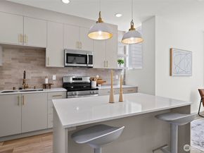 8324 16th Avenue NW D, Seattle WA 98117