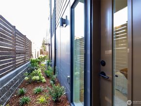 8324 16th Avenue NW D, Seattle WA 98117