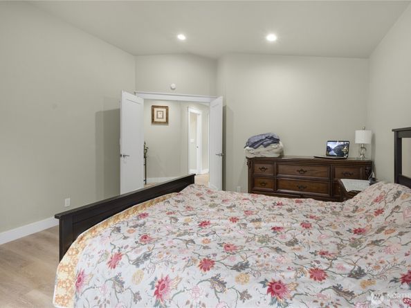 913 S 32nd Street, Renton WA 98055