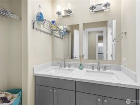913 S 32nd Street, Renton WA 98055