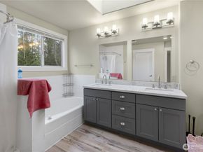 913 S 32nd Street, Renton WA 98055