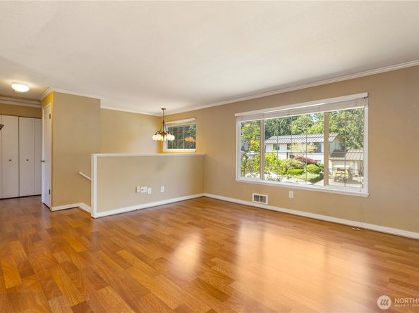 1010 205th Pl Se, Bothell WA 98012
