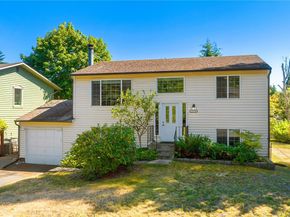 1010 205th Pl Se, Bothell WA 98012