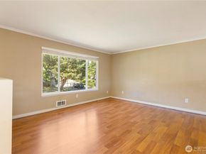 1010 205th Pl Se, Bothell WA 98012