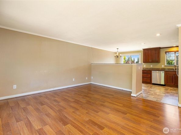 1010 205th Pl Se, Bothell WA 98012