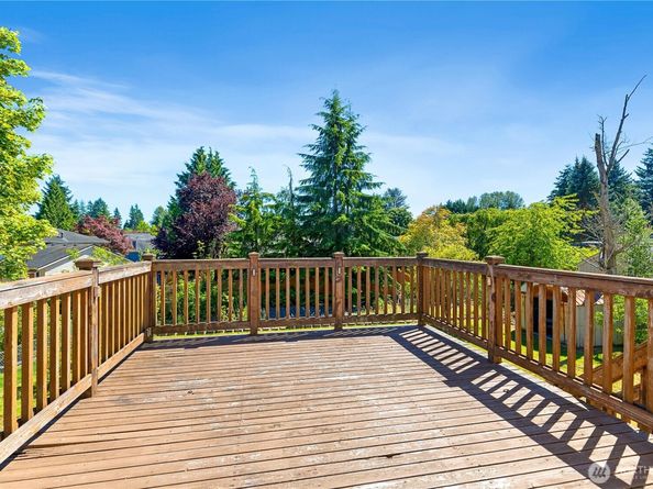 1010 205th Pl Se, Bothell WA 98012