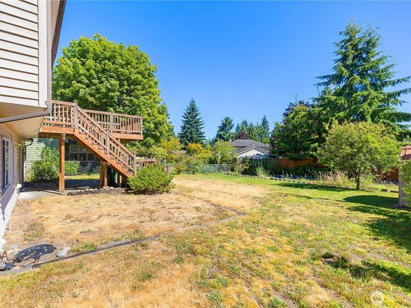 1010 205th Pl Se, Bothell WA 98012