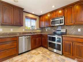 1010 205th Pl Se, Bothell WA 98012