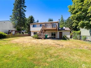 1010 205th Pl Se, Bothell WA 98012