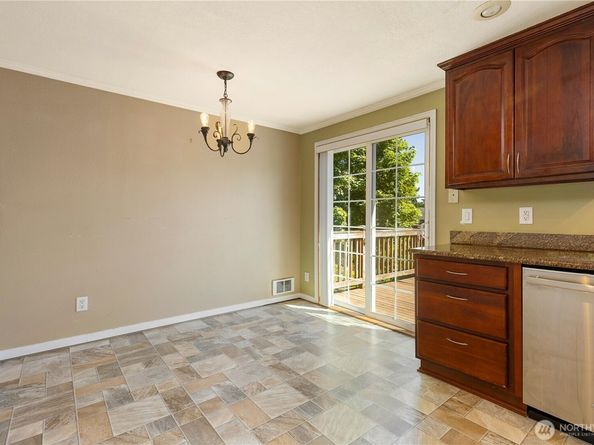 1010 205th Pl Se, Bothell WA 98012