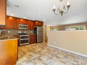 1010 205th Pl Se, Bothell WA 98012