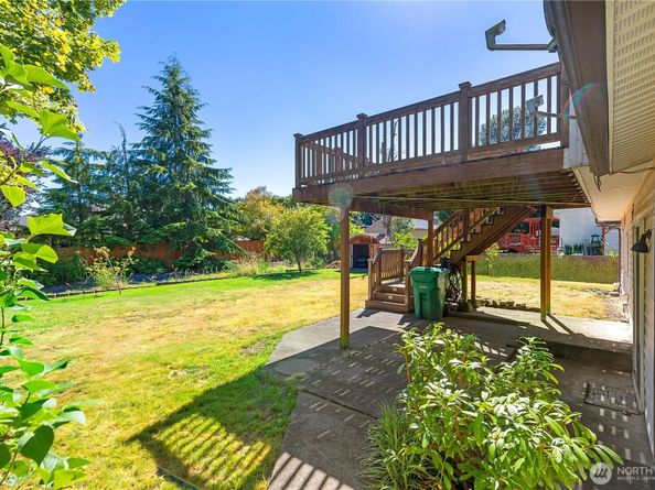 1010 205th Pl Se, Bothell WA 98012