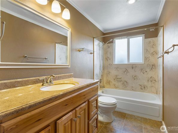 1010 205th Pl Se, Bothell WA 98012